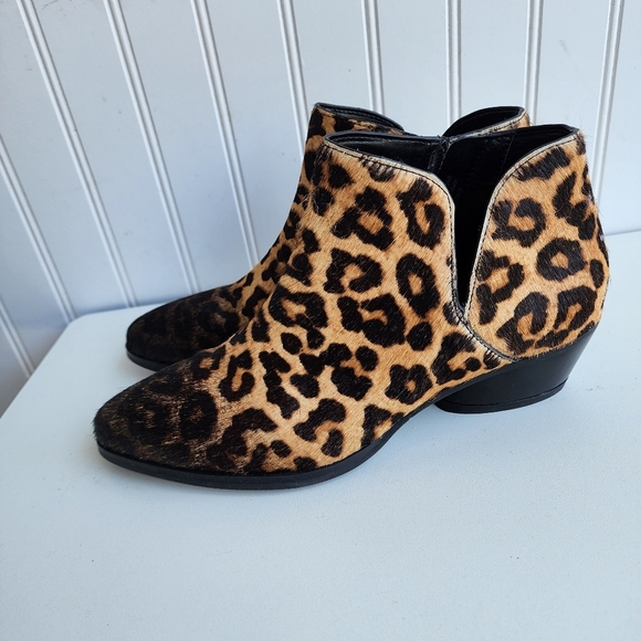 Franco Sarto $160 Leopard Ankle Boots Shellson 2 Calf Hair Leather Animal Sz 6.5 - Picture 1 of 12
